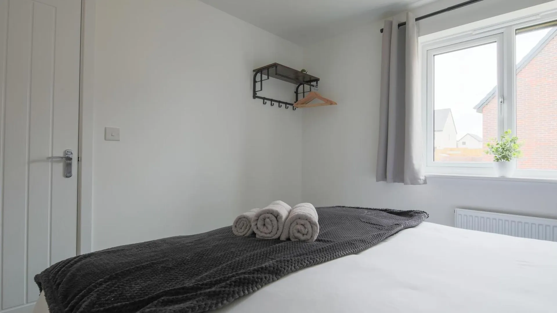 펜션 Large 4 Bedroom And 3 Bathroom House - Very Close To Cardiff & Newport
