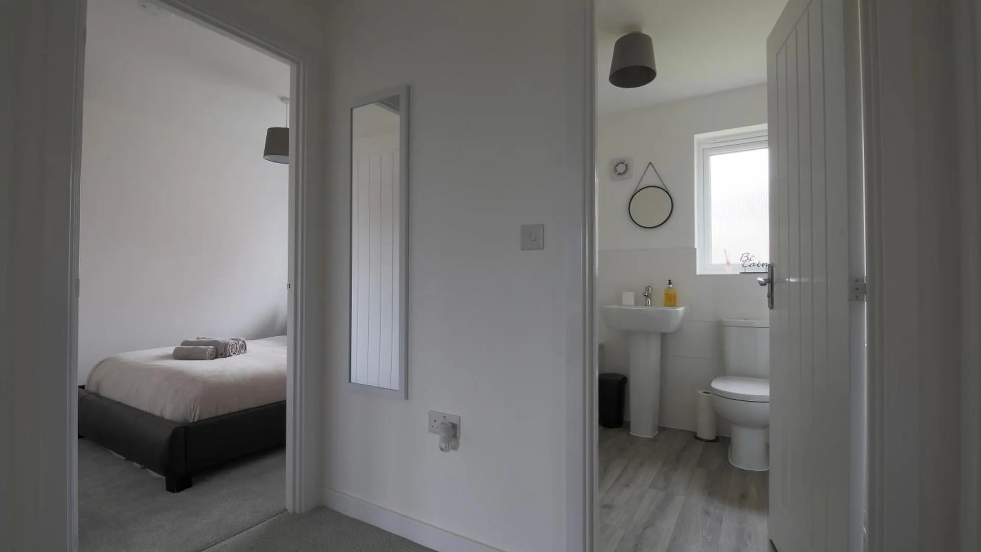 Large 4 Bedroom And 3 Bathroom House - Very Close To Cardiff & Newport