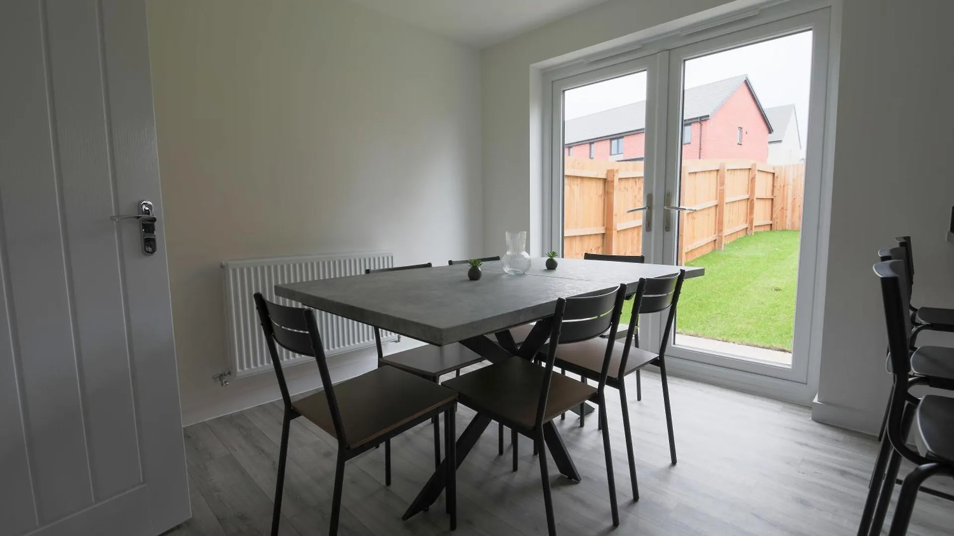 Large 4 Bedroom And 3 Bathroom House - Very Close To Cardiff & Newport 펜션