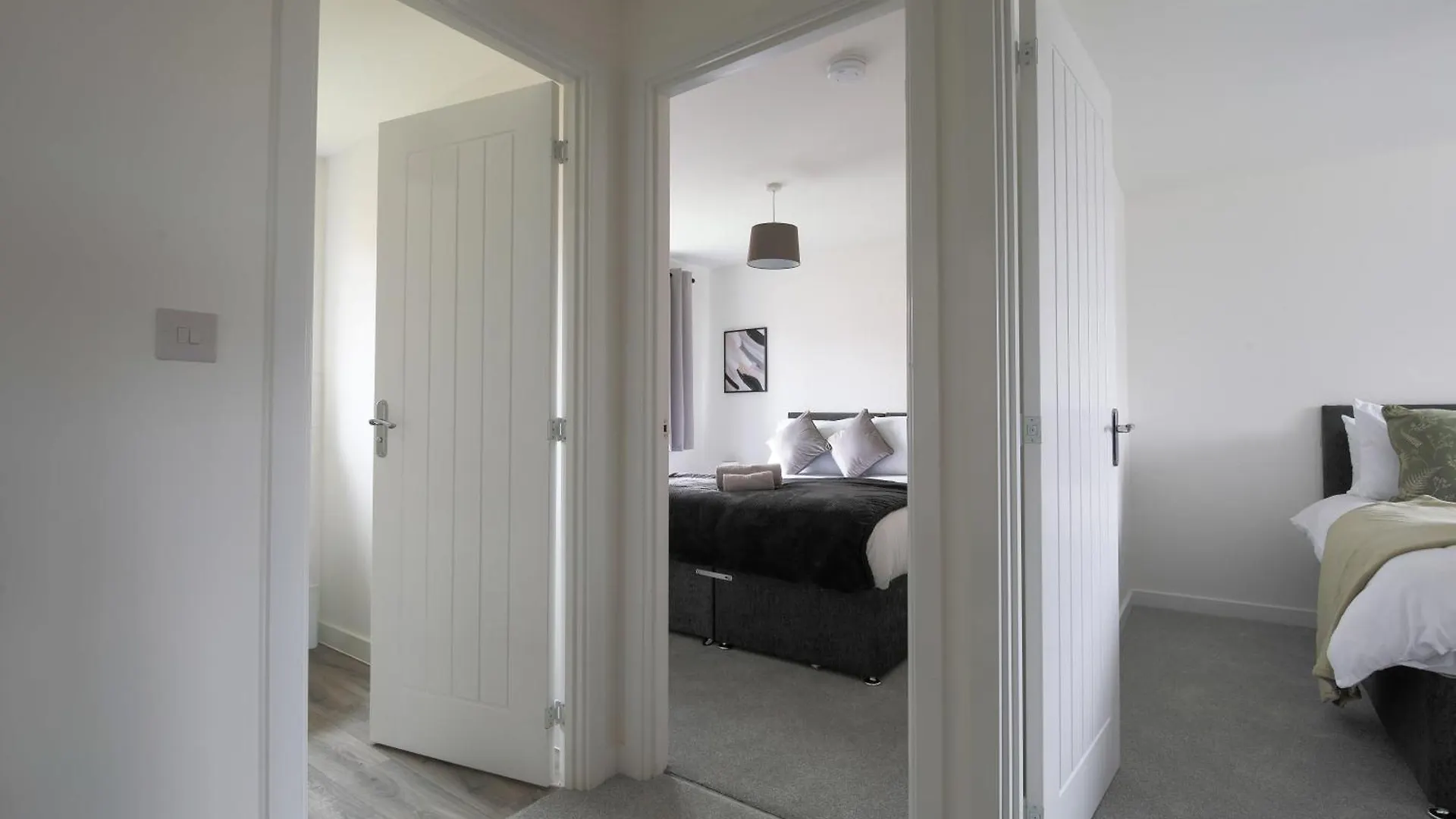 Large 4 Bedroom And 3 Bathroom House - Very Close To Cardiff & Newport 펜션